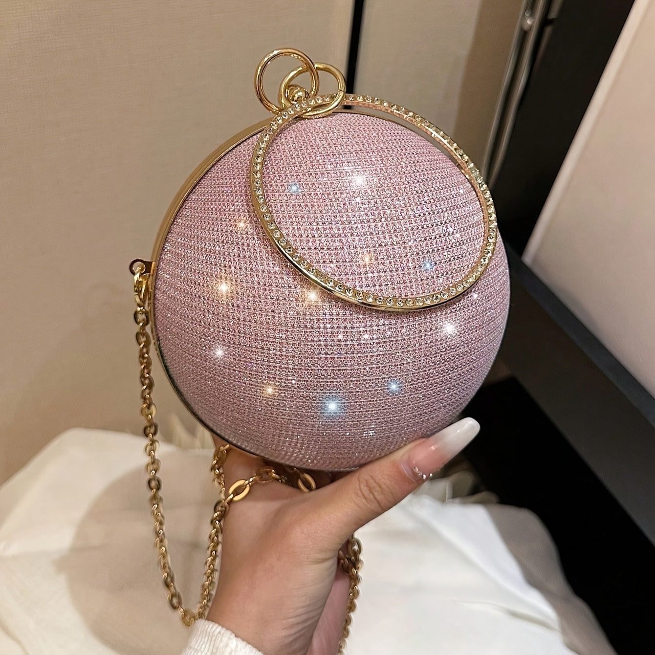 Sparkling Round Evening Bag: Lightweight Handbag for Any Occasion