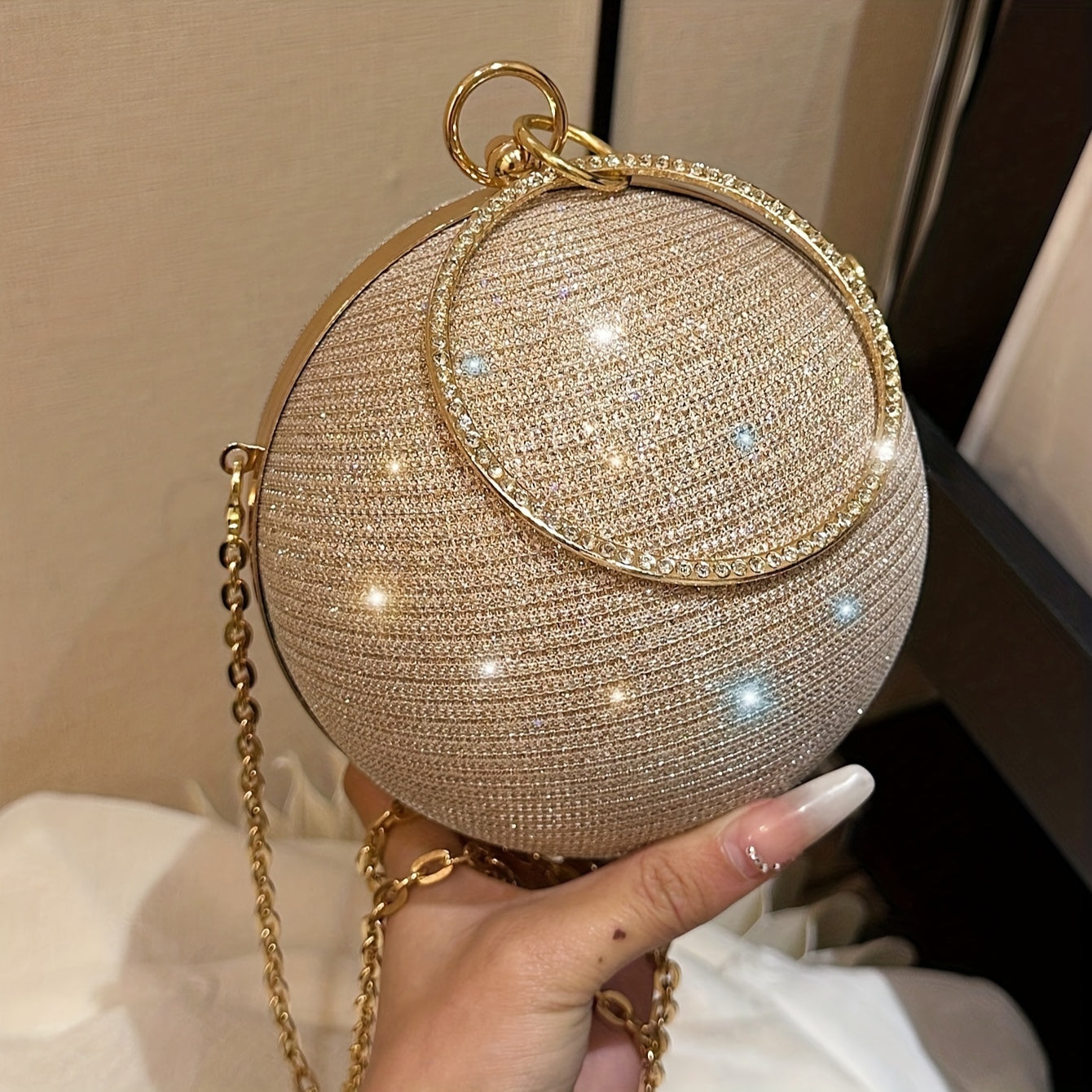 Sparkling Round Evening Bag: Lightweight Handbag for Any Occasion