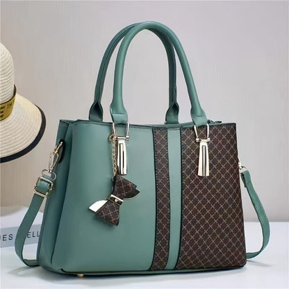 Fashionable plaid handbag with large capacity and zip closure