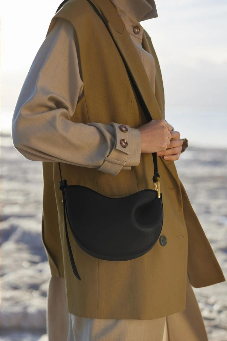 Lunara Curve Bag: A Modern Simplicity Handbag for Every Occasion