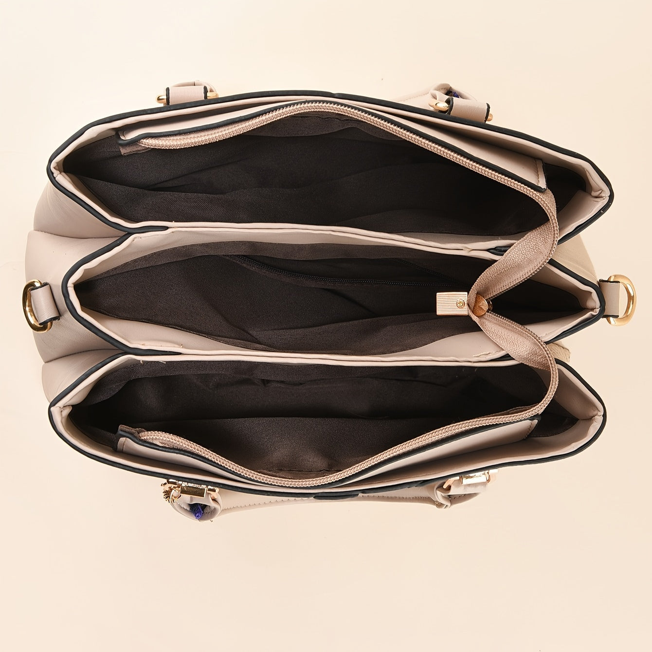 Fashionable plaid handbag with large capacity and zip closure