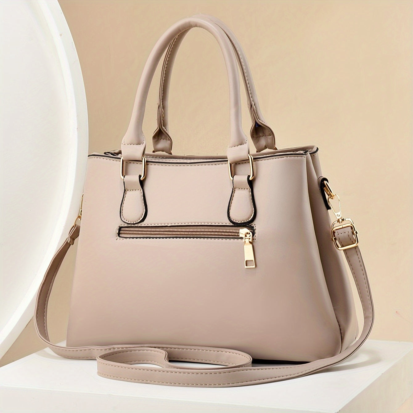 Fashionable plaid handbag with large capacity and zip closure