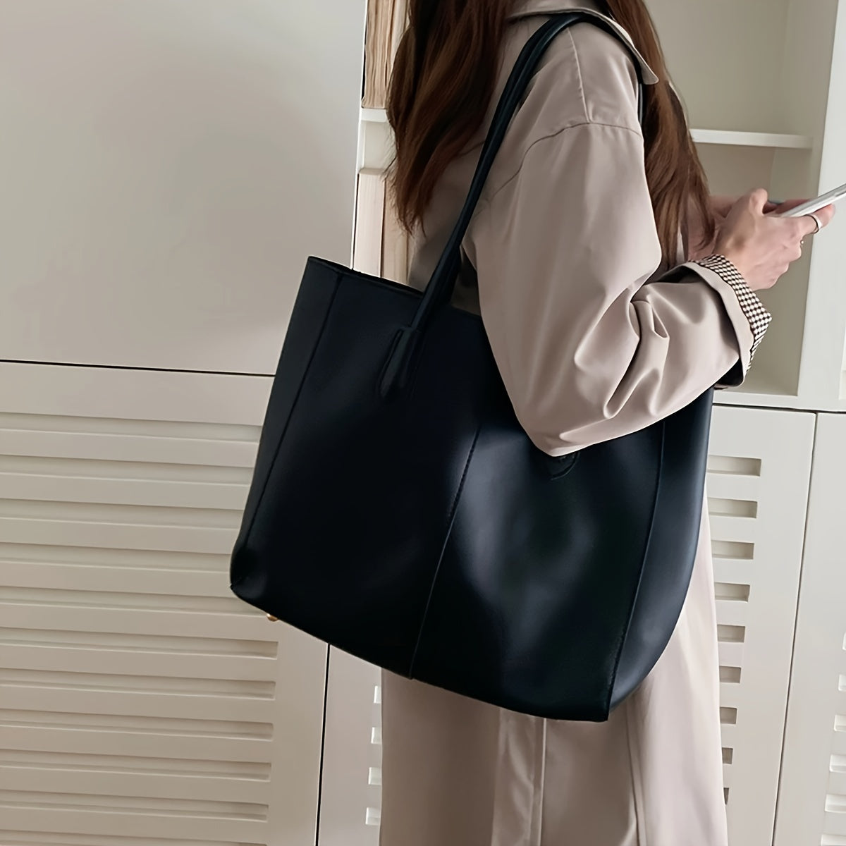 Stylish Large Capacity Tote Bag with Embroidered Design
