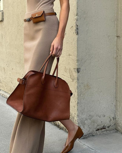 Aurelia Bag: Modern Sophisticated Handbag with Adjustable Strap