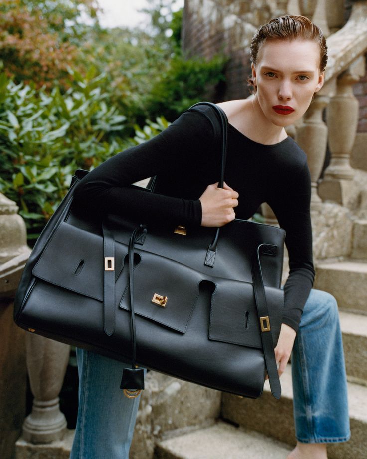 Chic Artemis Cloud Bag: A Modern Minimalist Handbag