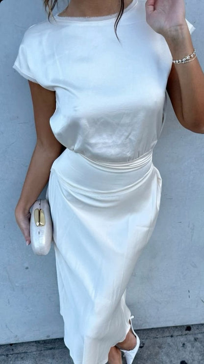 Elegant evening clutch with satin finish and gold clasp