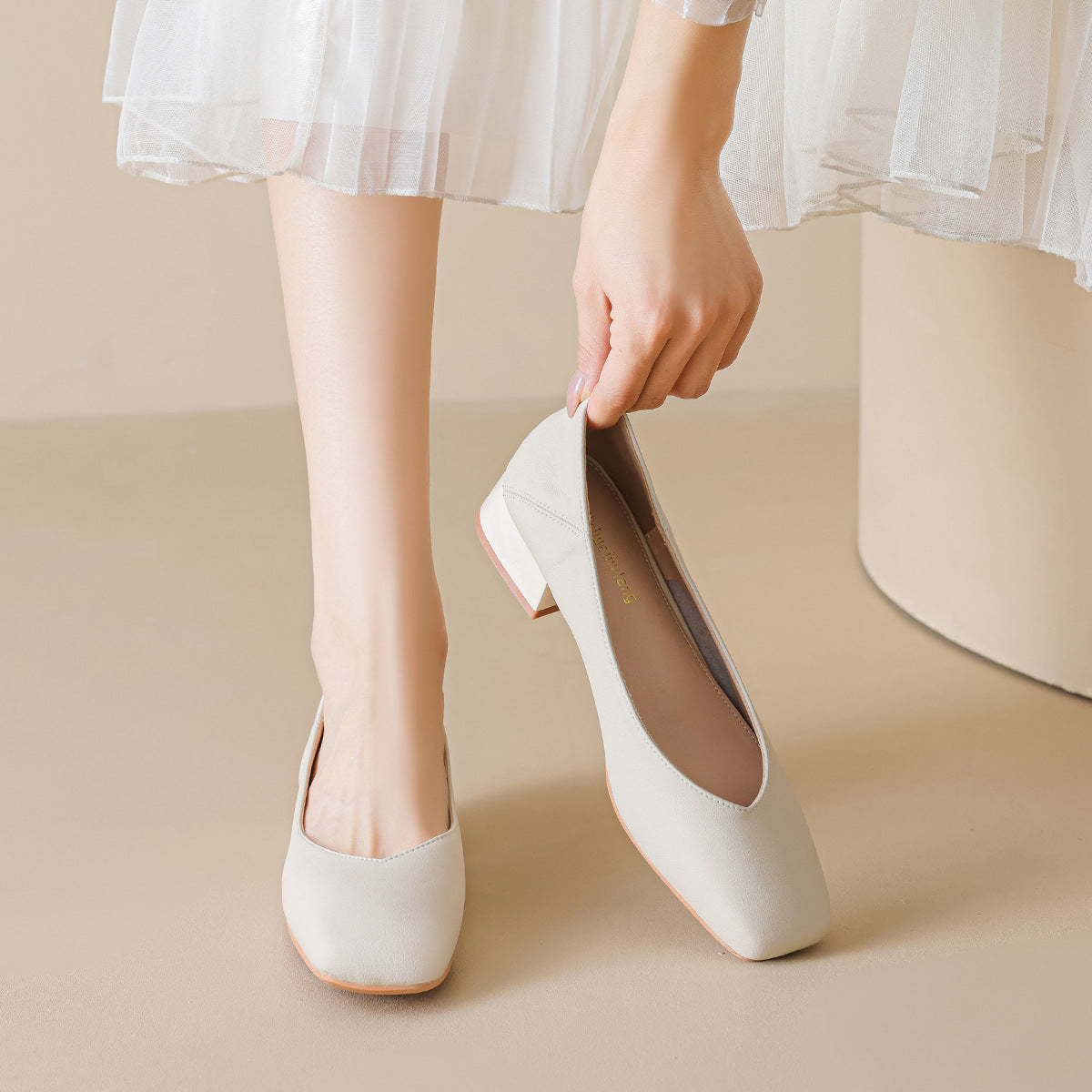 Women's Minimalist Plain Leather Chunky Heel Pumps