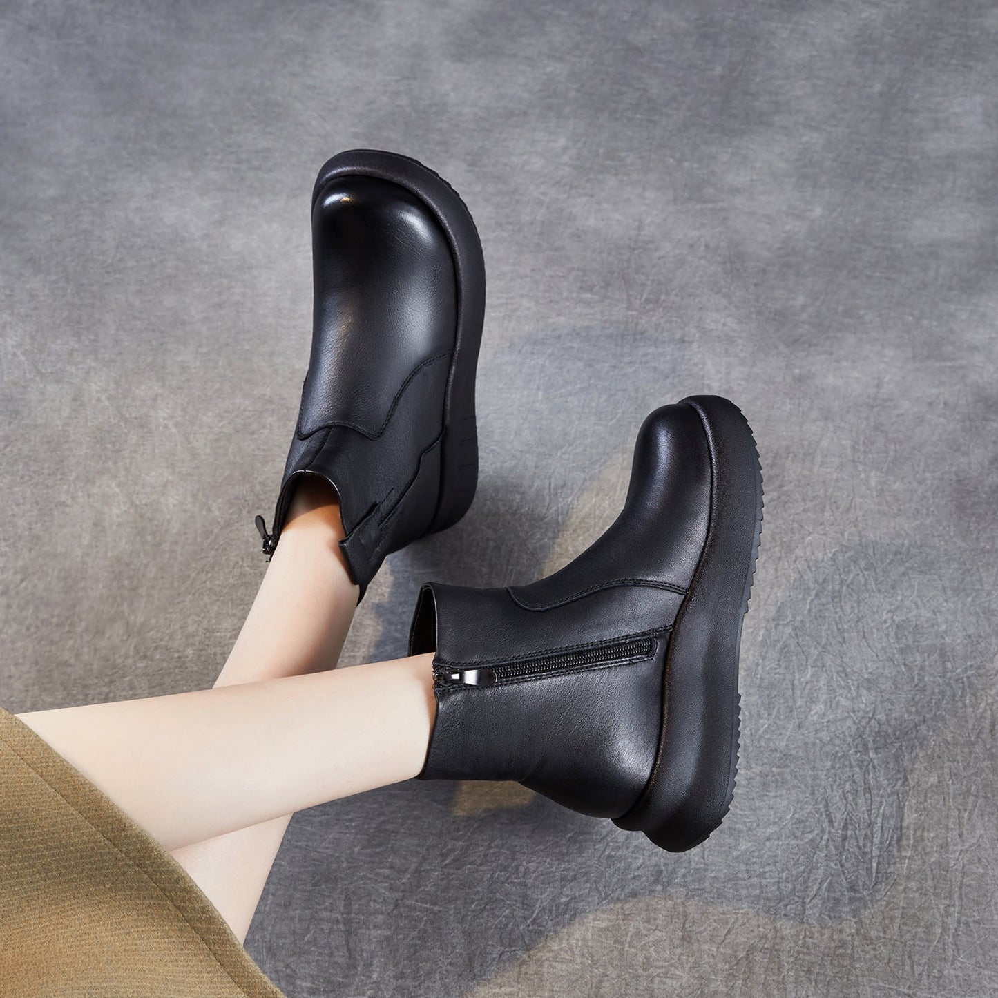 Women's Minimalist Plain Leather Thick Soled Ankle Boots