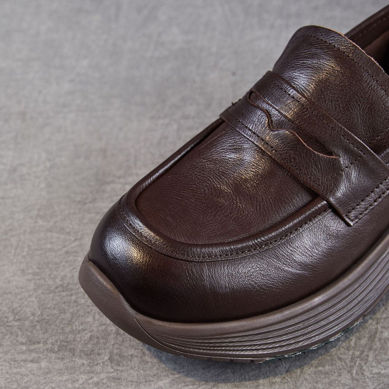 Women's Retro Plain Leather Classic Comfort Loafers