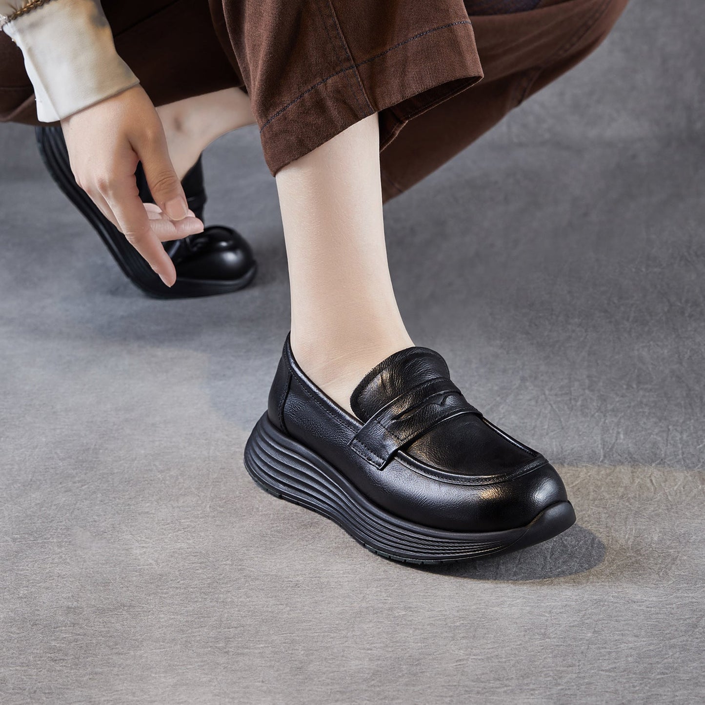 Women's Retro Plain Leather Classic Comfort Loafers