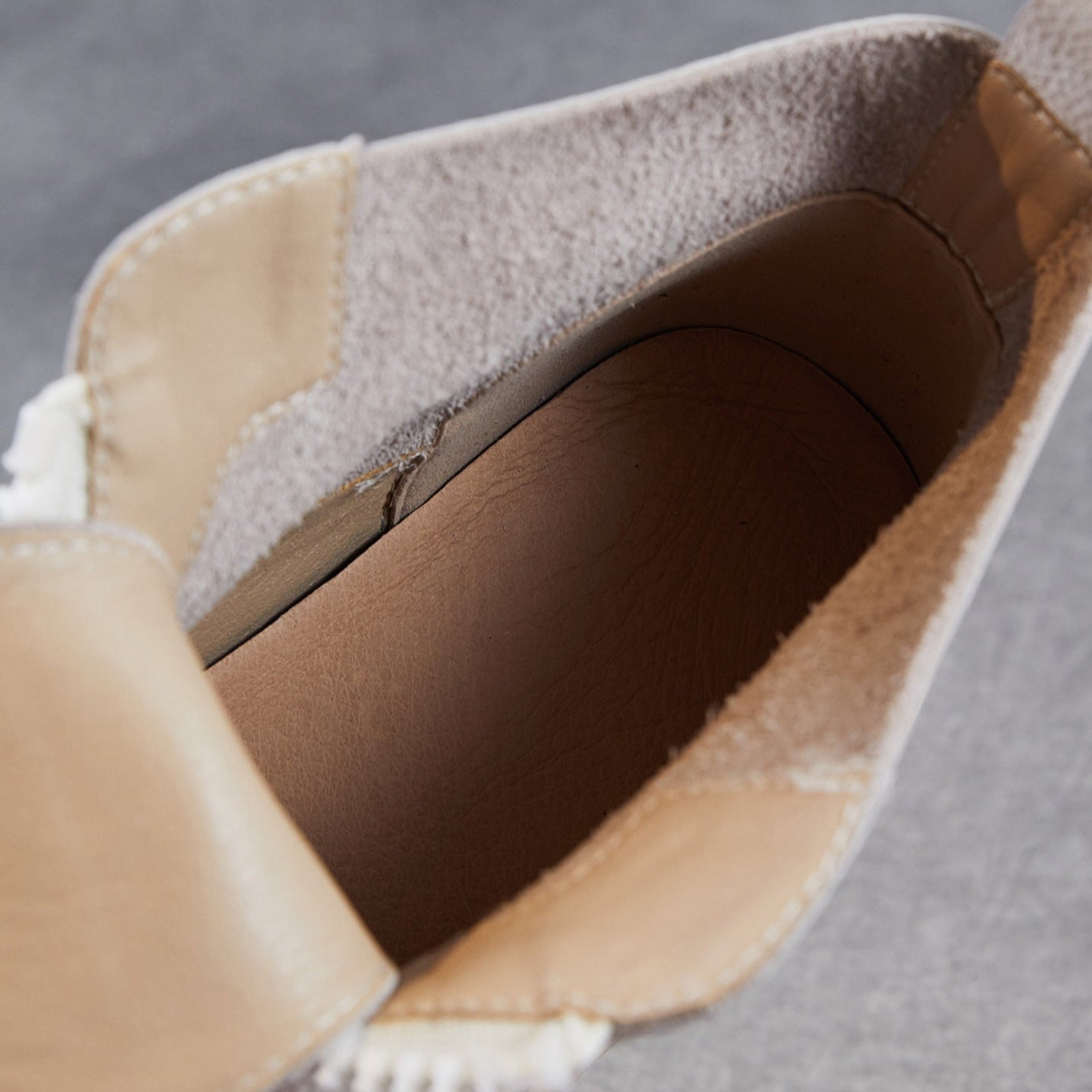 Women's Retro Leather Front Zipper Martin Boots