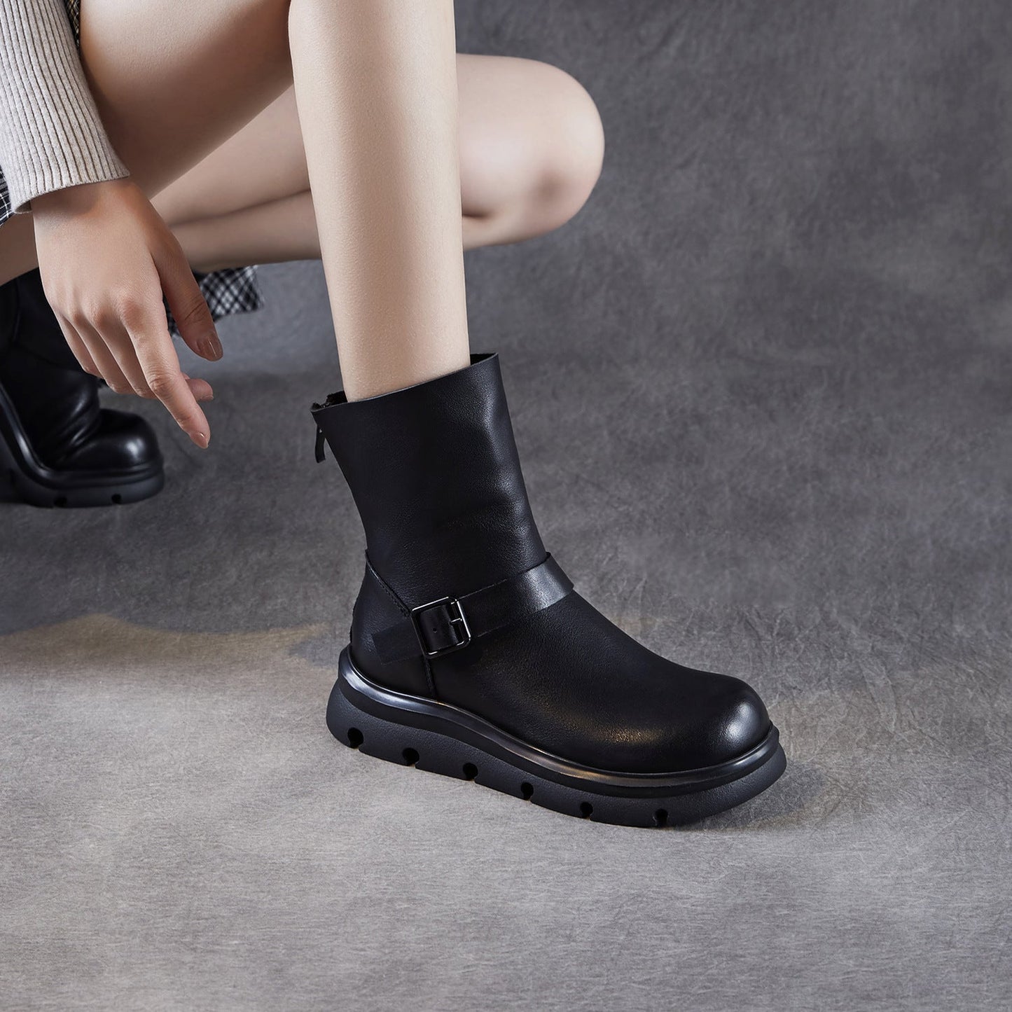 Women's Retro Leather Back Zipper Minimalist Boots