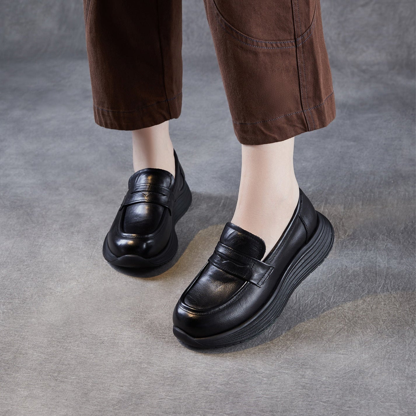 Women's Retro Plain Leather Classic Comfort Loafers