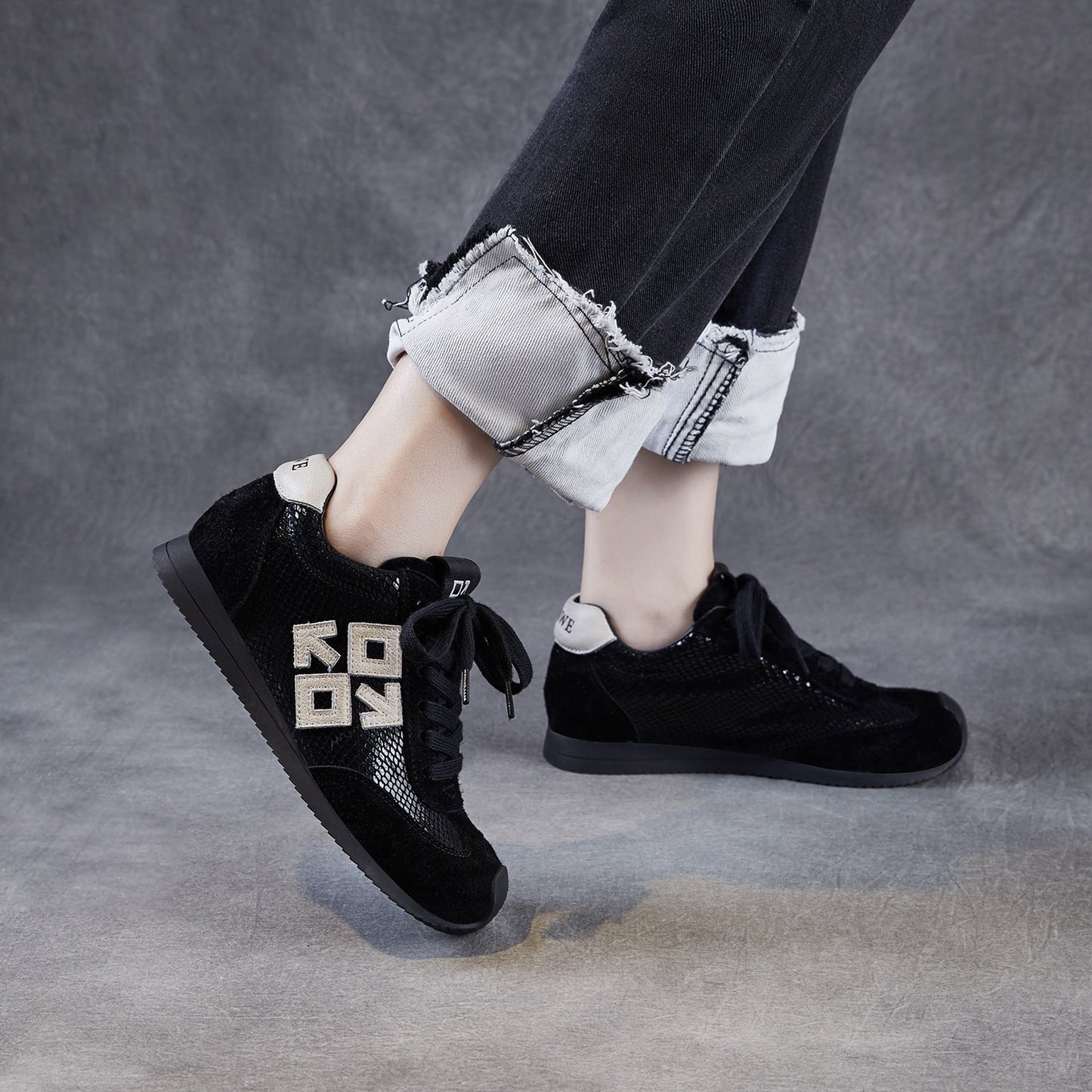 Women's Retro Patchwork Leather Flat Casual Sneakers