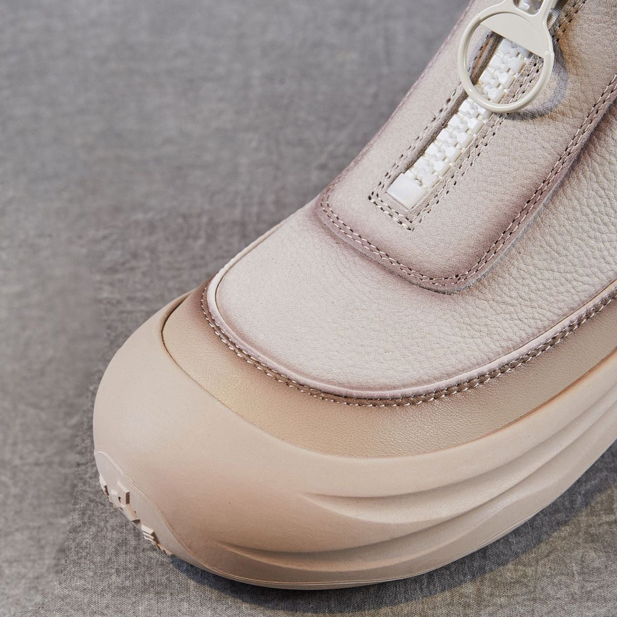 Women's Retro Leather Front Zipper Martin Boots