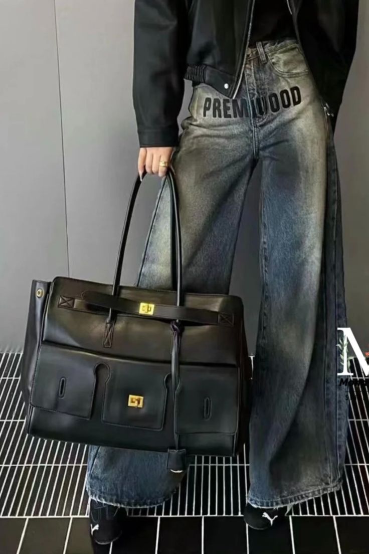 Chic Artemis Cloud Bag: A Modern Minimalist Handbag