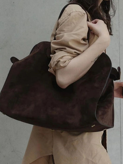 Aurelia Bag: Modern Sophisticated Handbag with Adjustable Strap