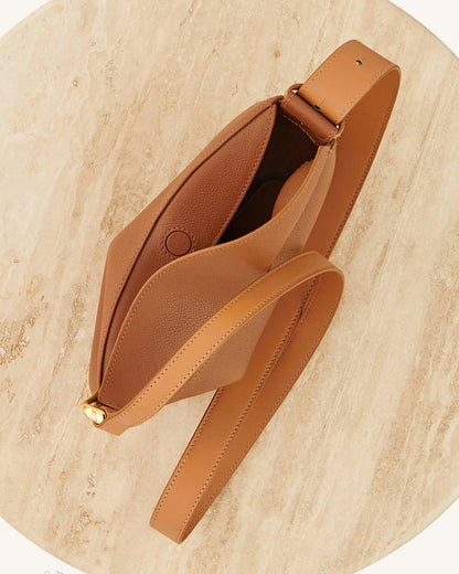 Lunara Curve Bag: A Modern Simplicity Handbag for Every Occasion