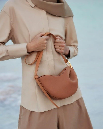 Lunara Curve Bag: A Modern Simplicity Handbag for Every Occasion