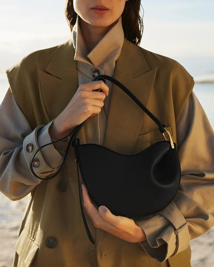 Lunara Curve Bag: A Modern Simplicity Handbag for Every Occasion