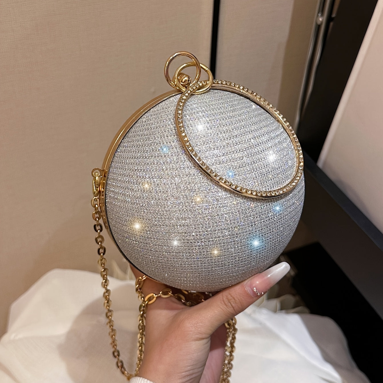 Sparkling Round Evening Bag: Lightweight Handbag for Any Occasion